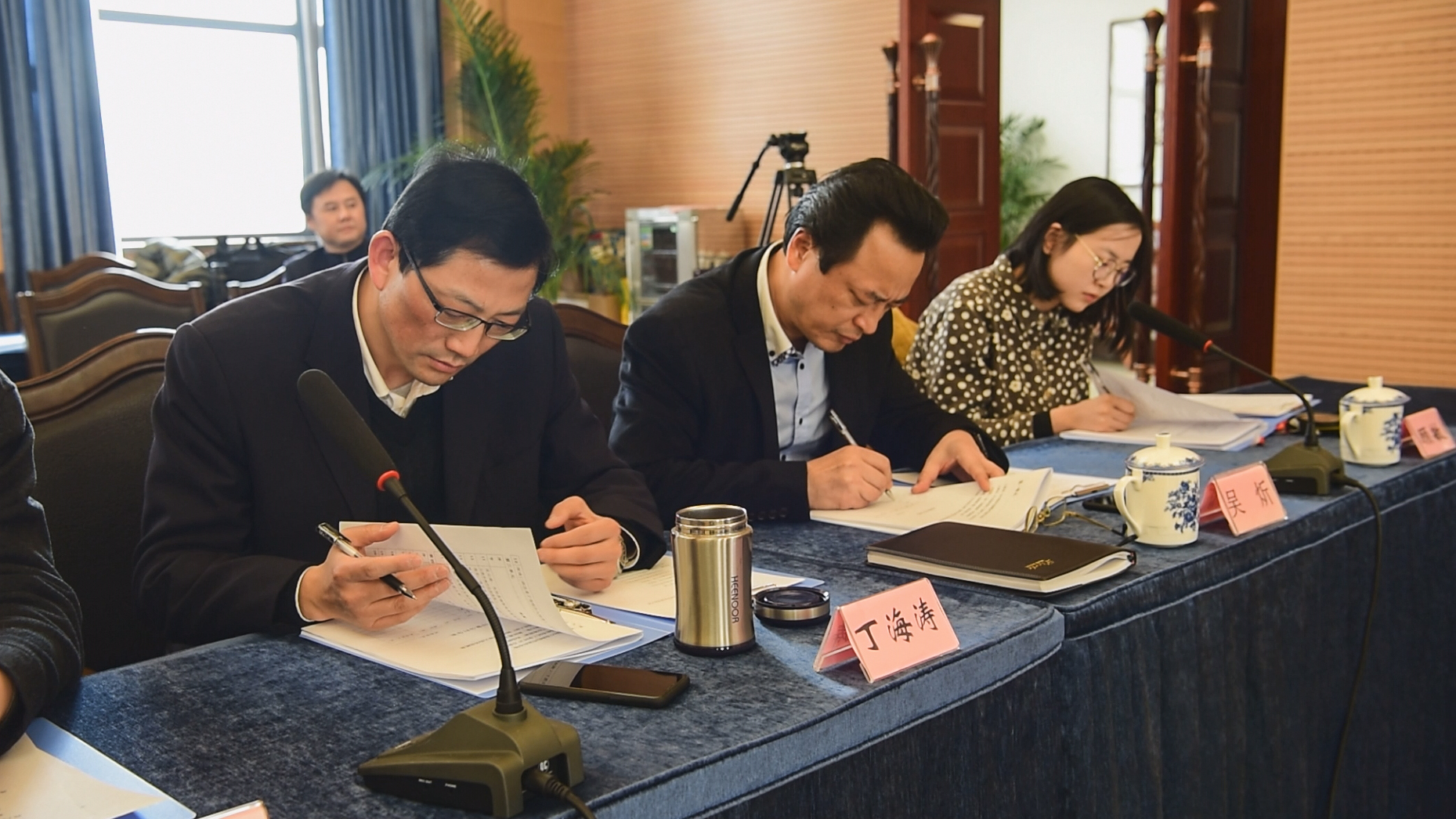 丝袜小说
2017年度保障民生十大典型案件评选活动现场