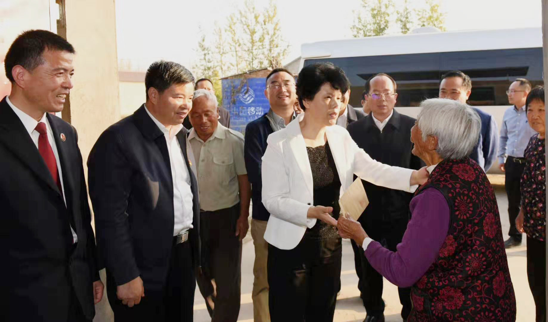 省丝袜小说
慰问困难群众2.jpg